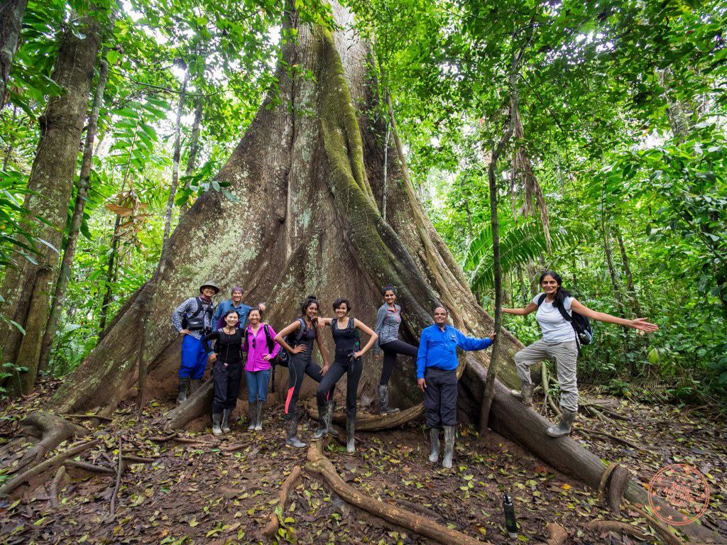 excursion group at fefugio amazonas