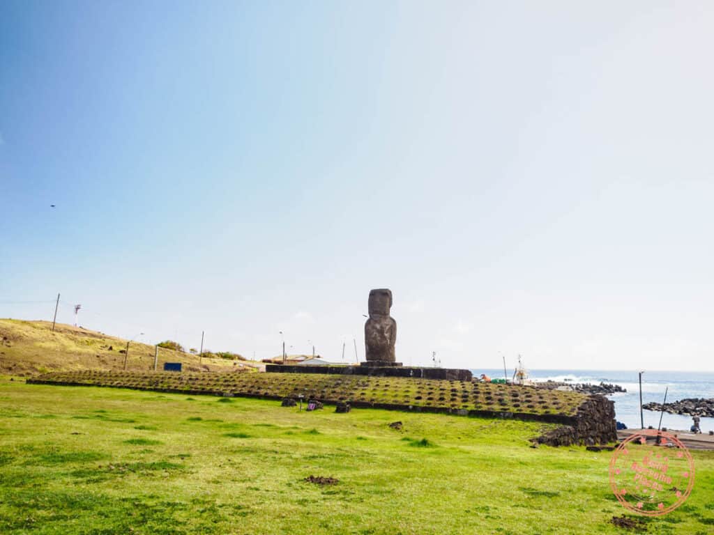 ahu riata moai in hanga piko on easter island