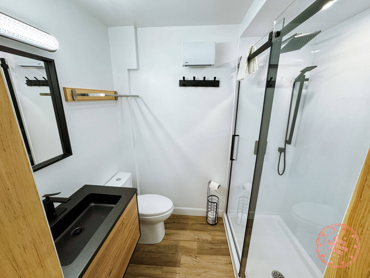new bathroom in auberge la galouine