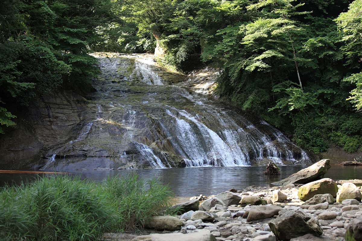 awamata no taki waterfall in yoro keikoku valley