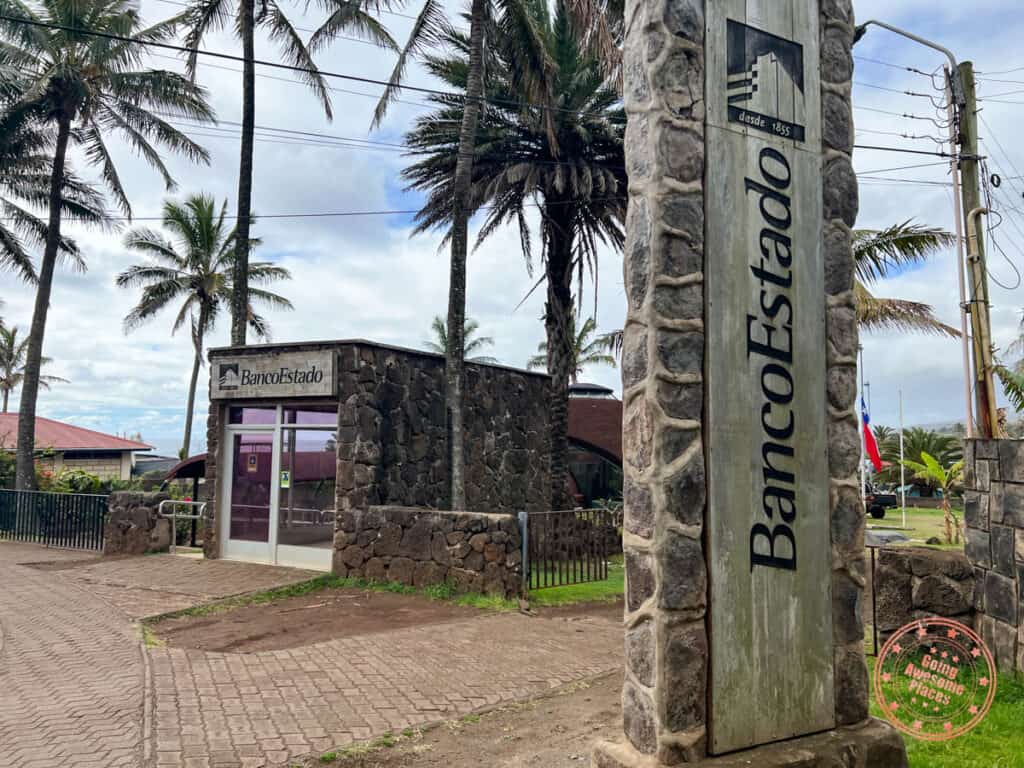 banco estado bank and atm on easter island