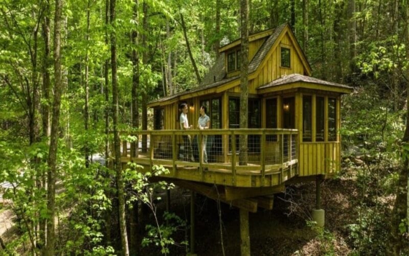 best place to stay in the smoky mountains featured