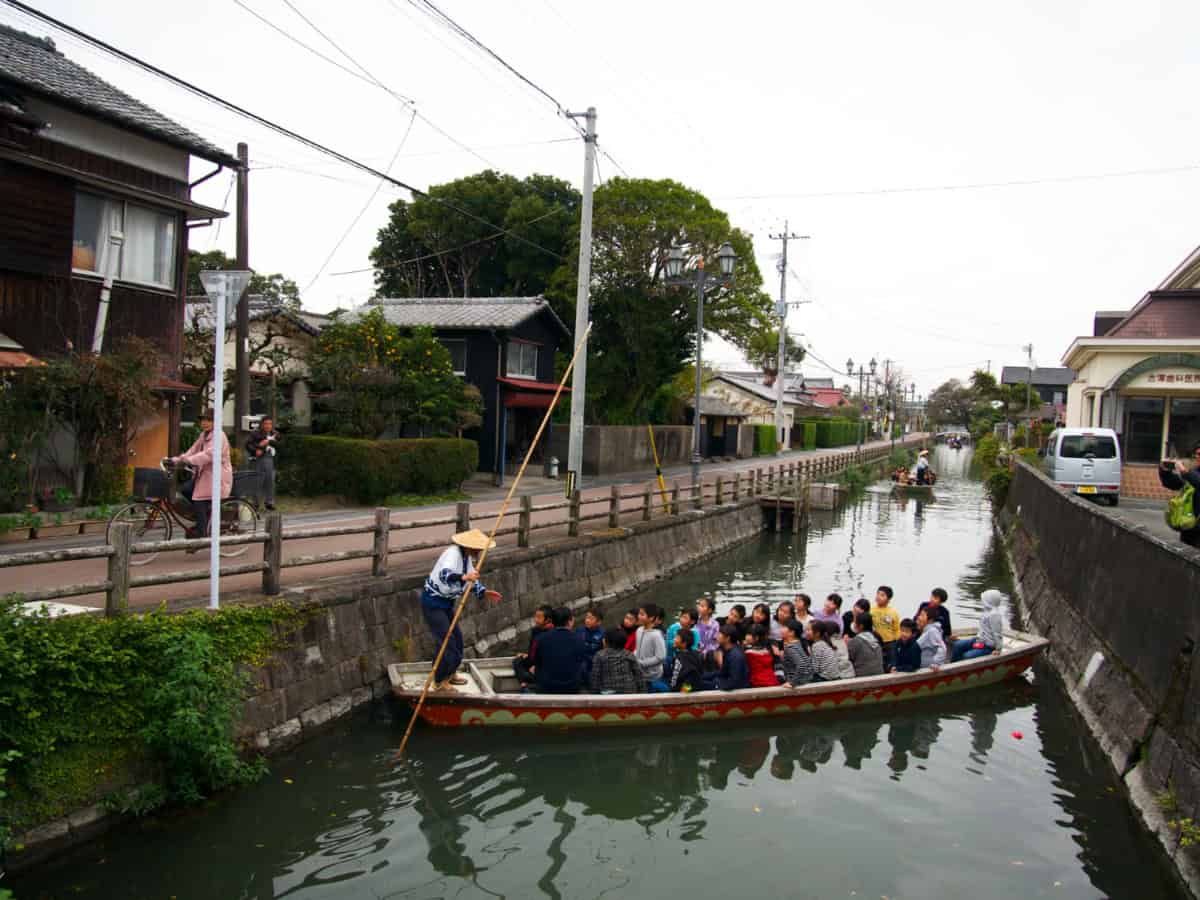 large group boat tour through yanagawa