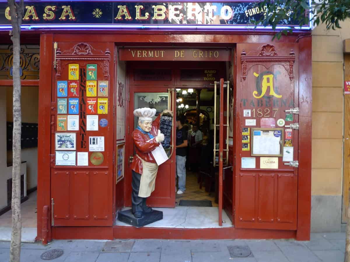 entrance into casa alberto in madrid
