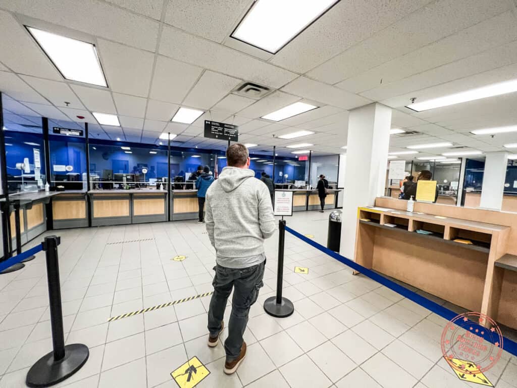queue to speak to cbsa officer for personal effects and broker clearance