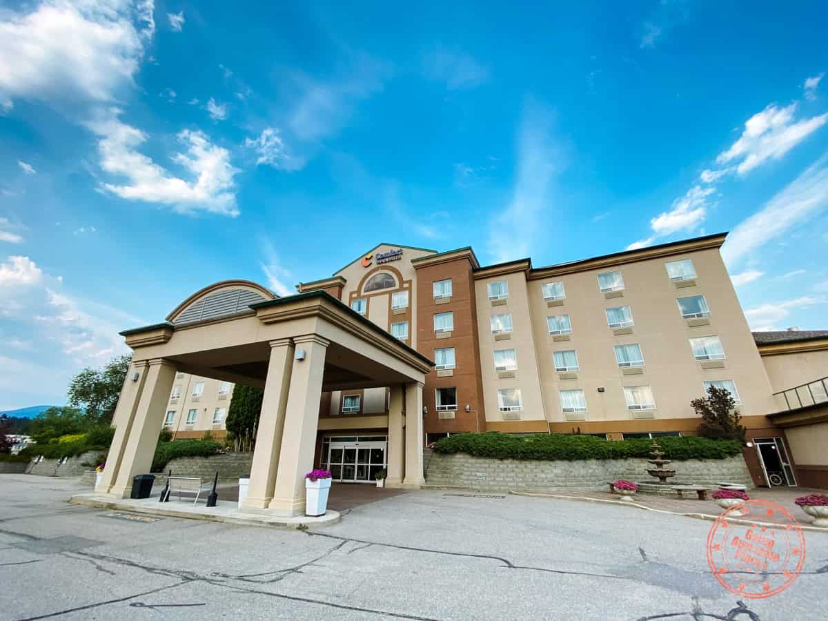 choice hotels comfort inn salmon arm canada entrance
