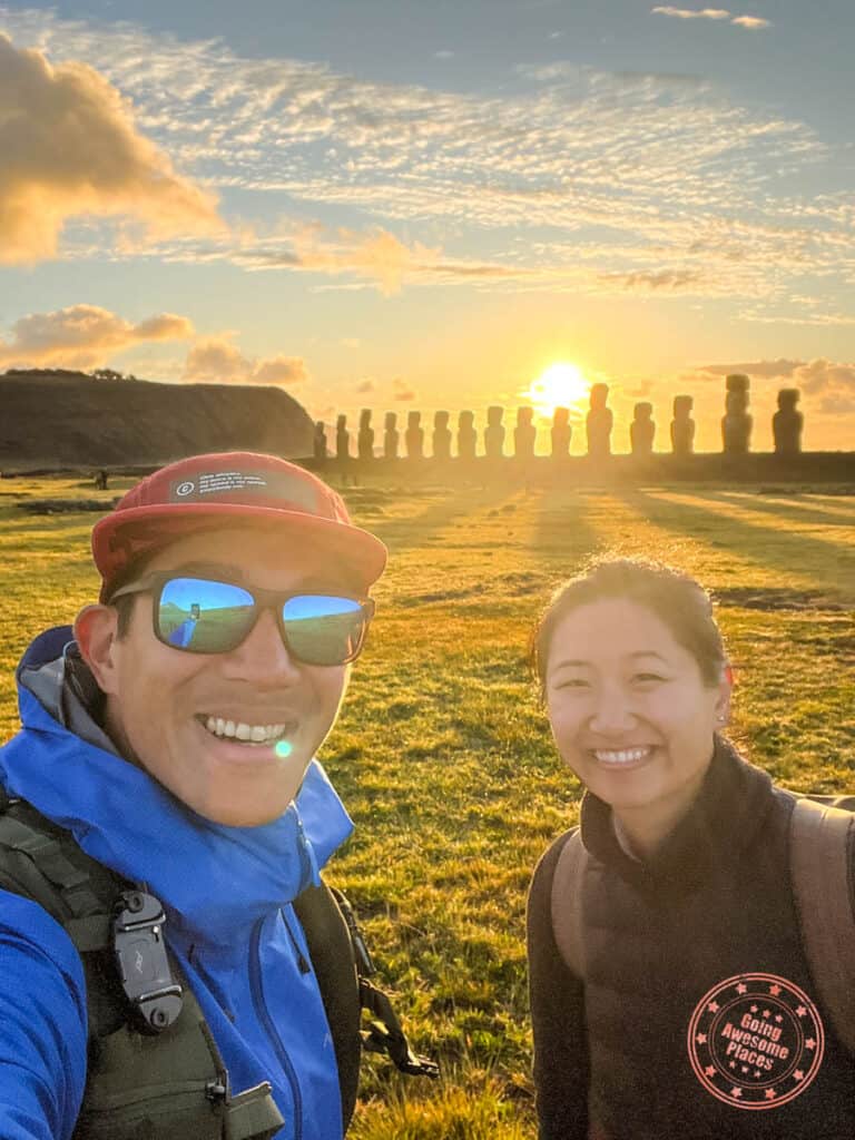 couple watching tongariki sunrise
