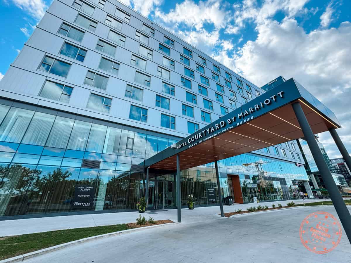 courtyard marriott montreal laval hotel entrance