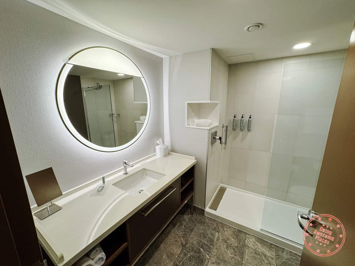courtyard montreal laval hotel bathroom interior