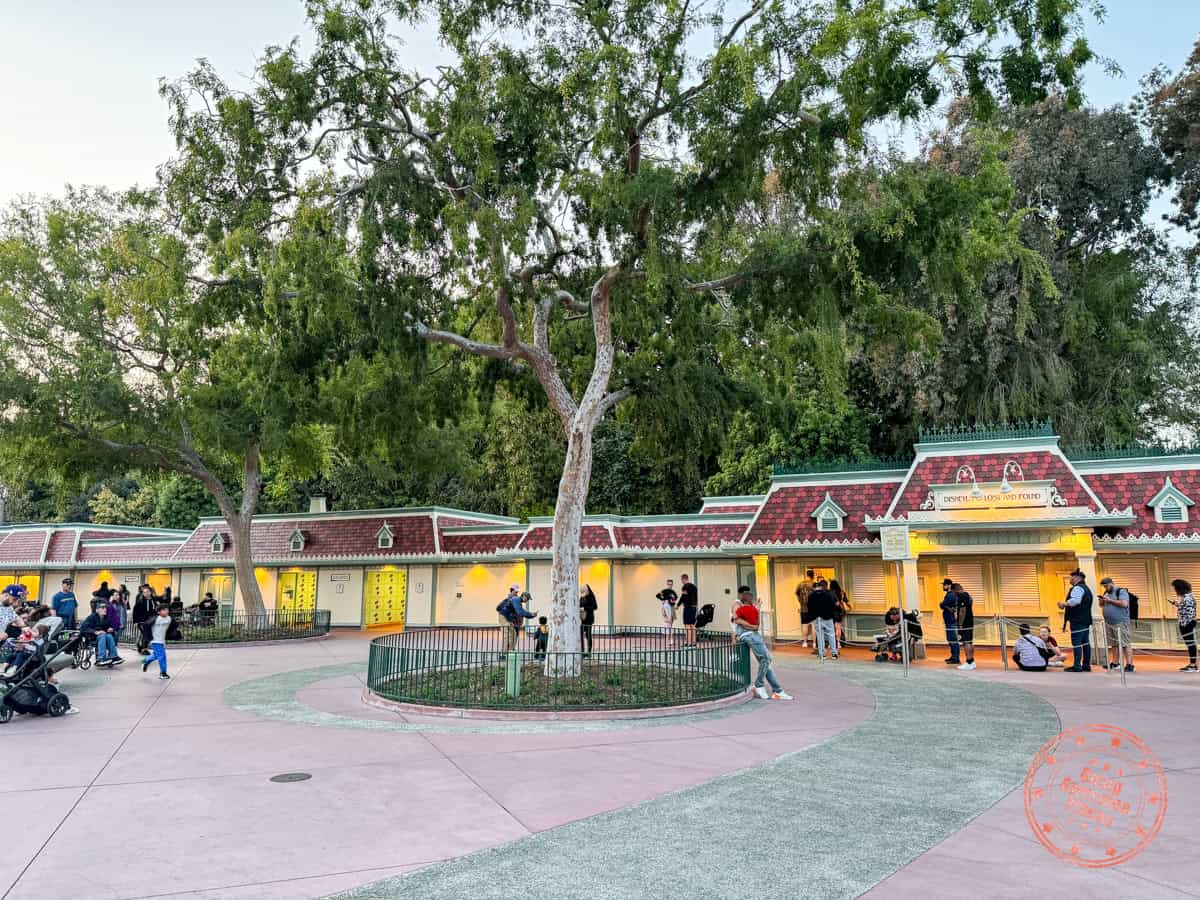 disney esplanade lockers next to lost and found