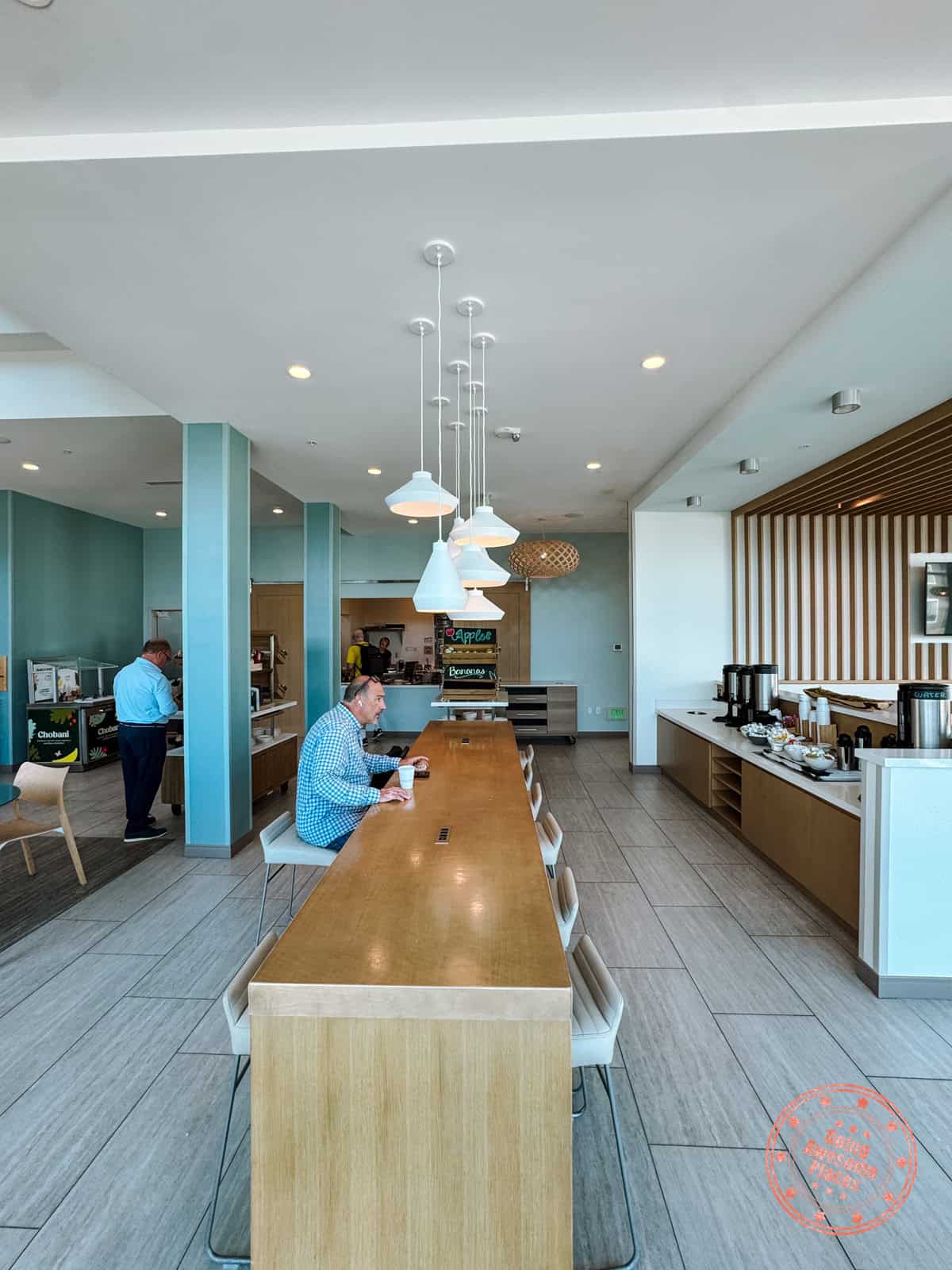 element midtown tampa free breakfast area