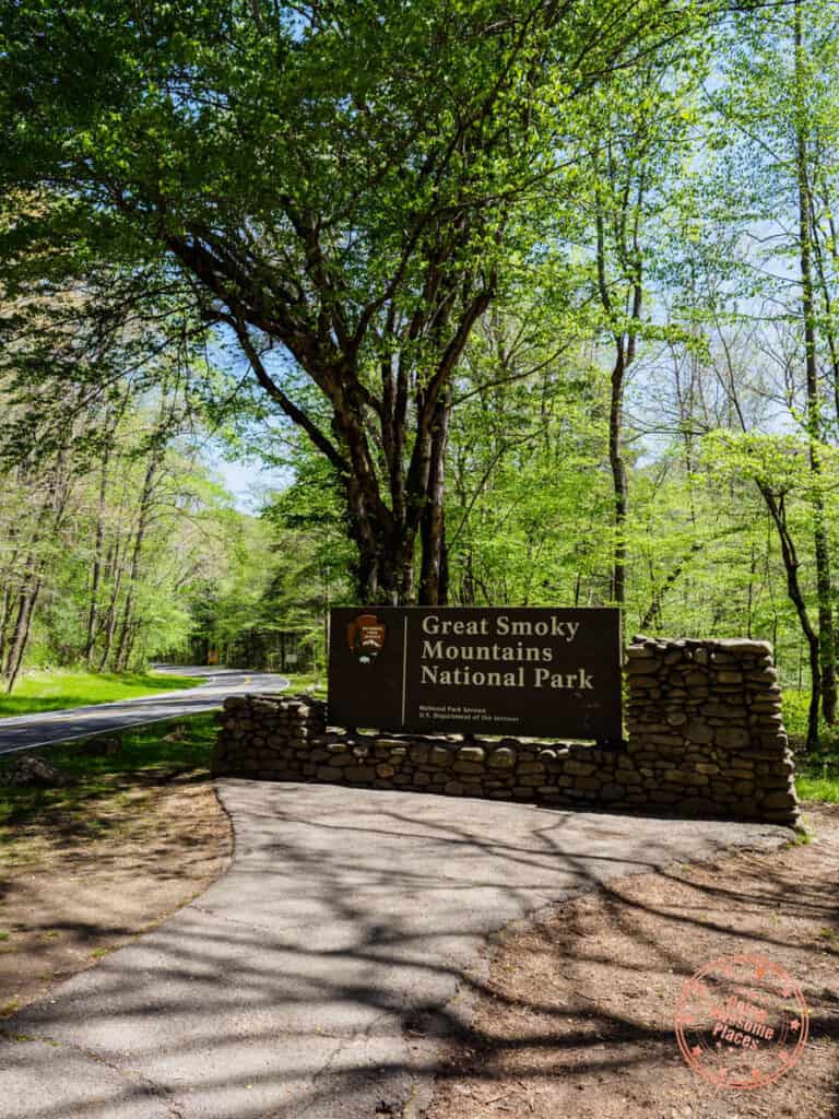 great smoky mountains national park sign