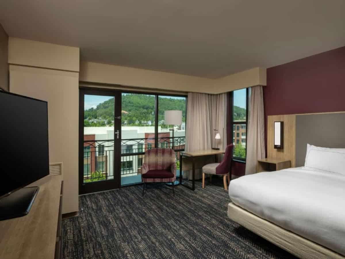 large spacious suite with balcony at hilton asheville biltmore park