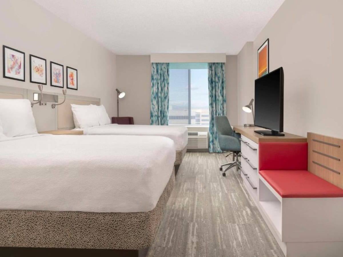 standard double queen room at hilton garden inn denver airport