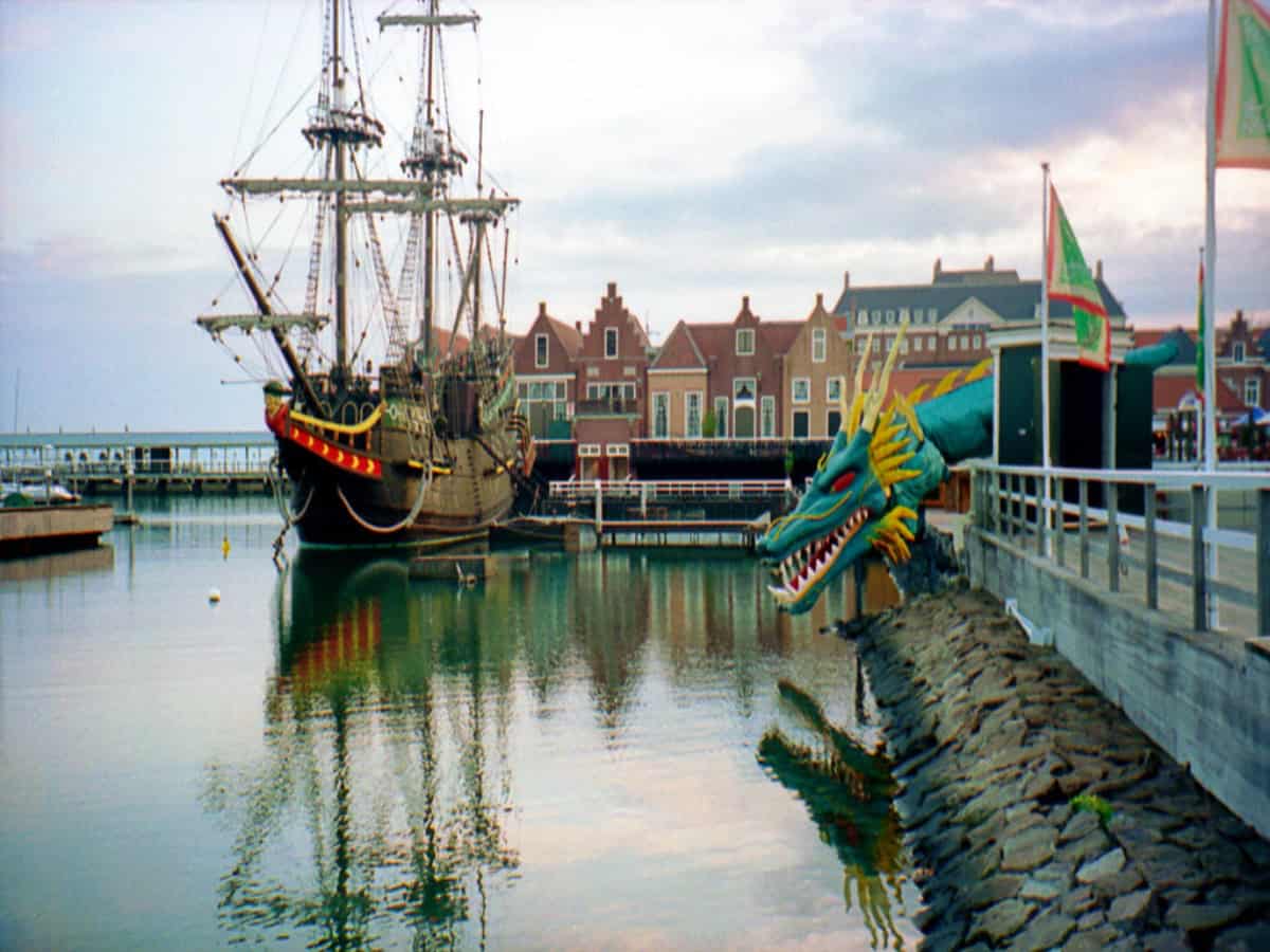 water attractions at huis ten bosch