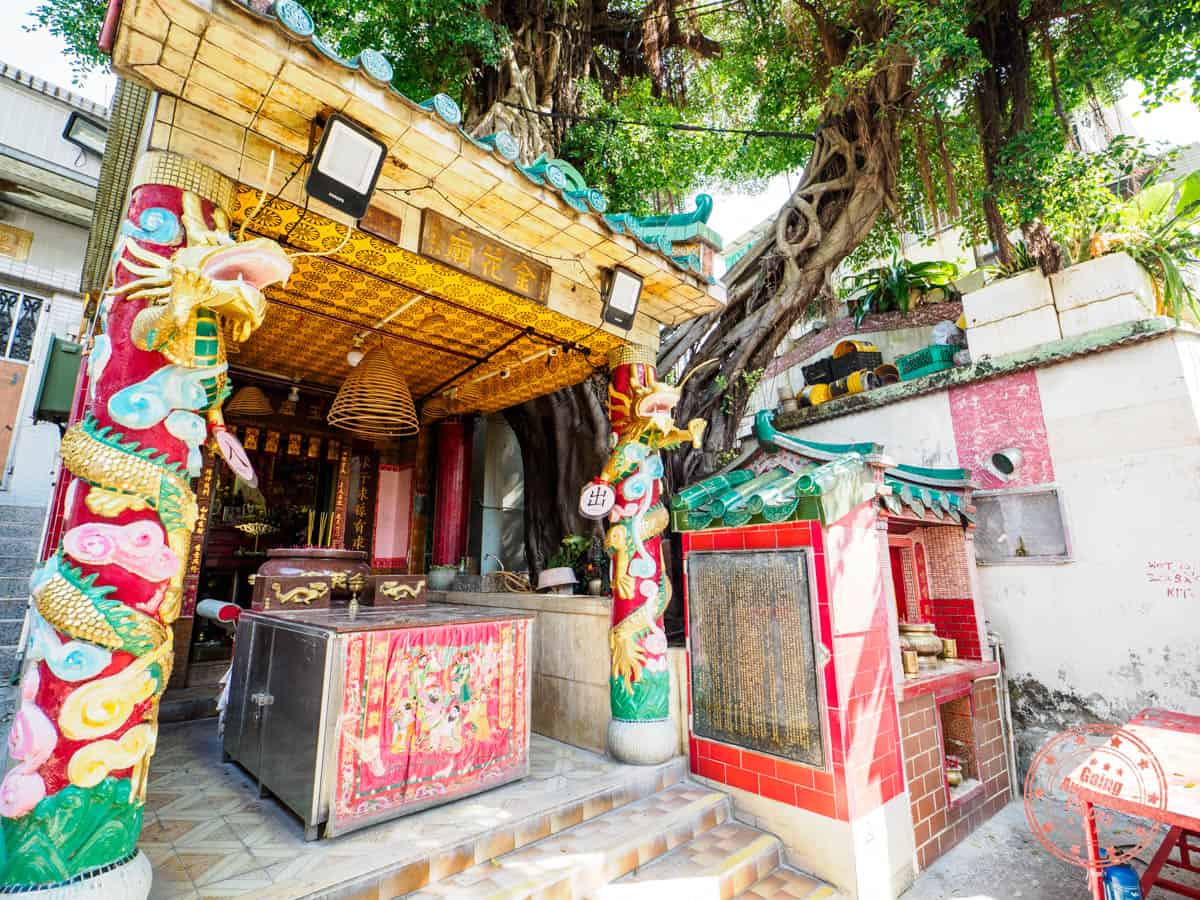 kam fa temple exterior on peng chau island