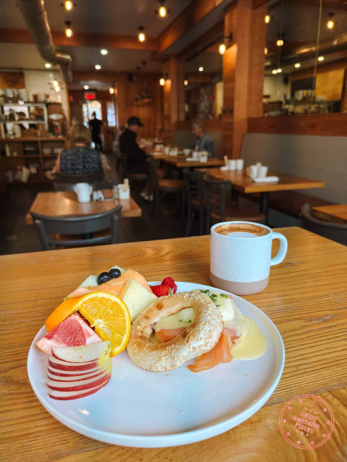 le benedictine classique at bagel ste rose