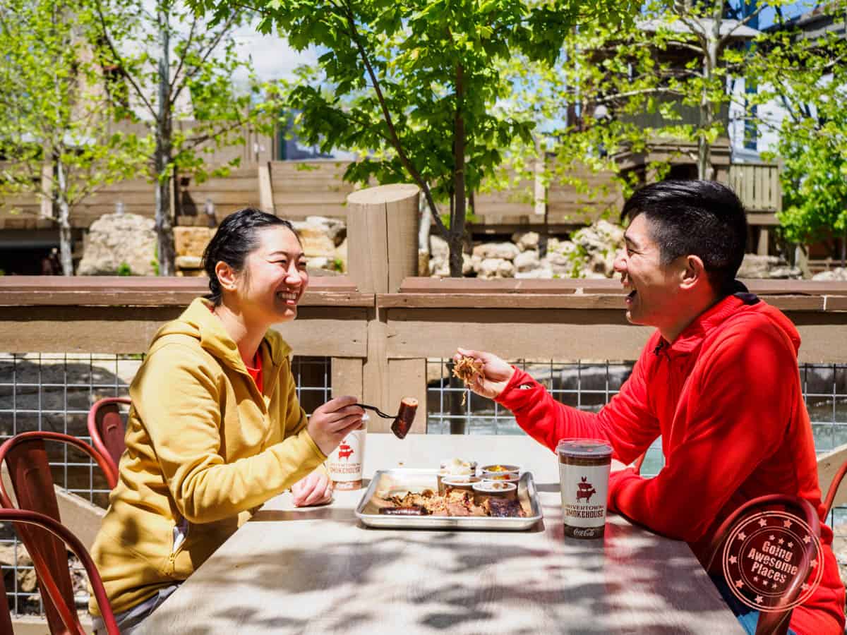 couple enjoying lunch at rivertown smokehouse bbq