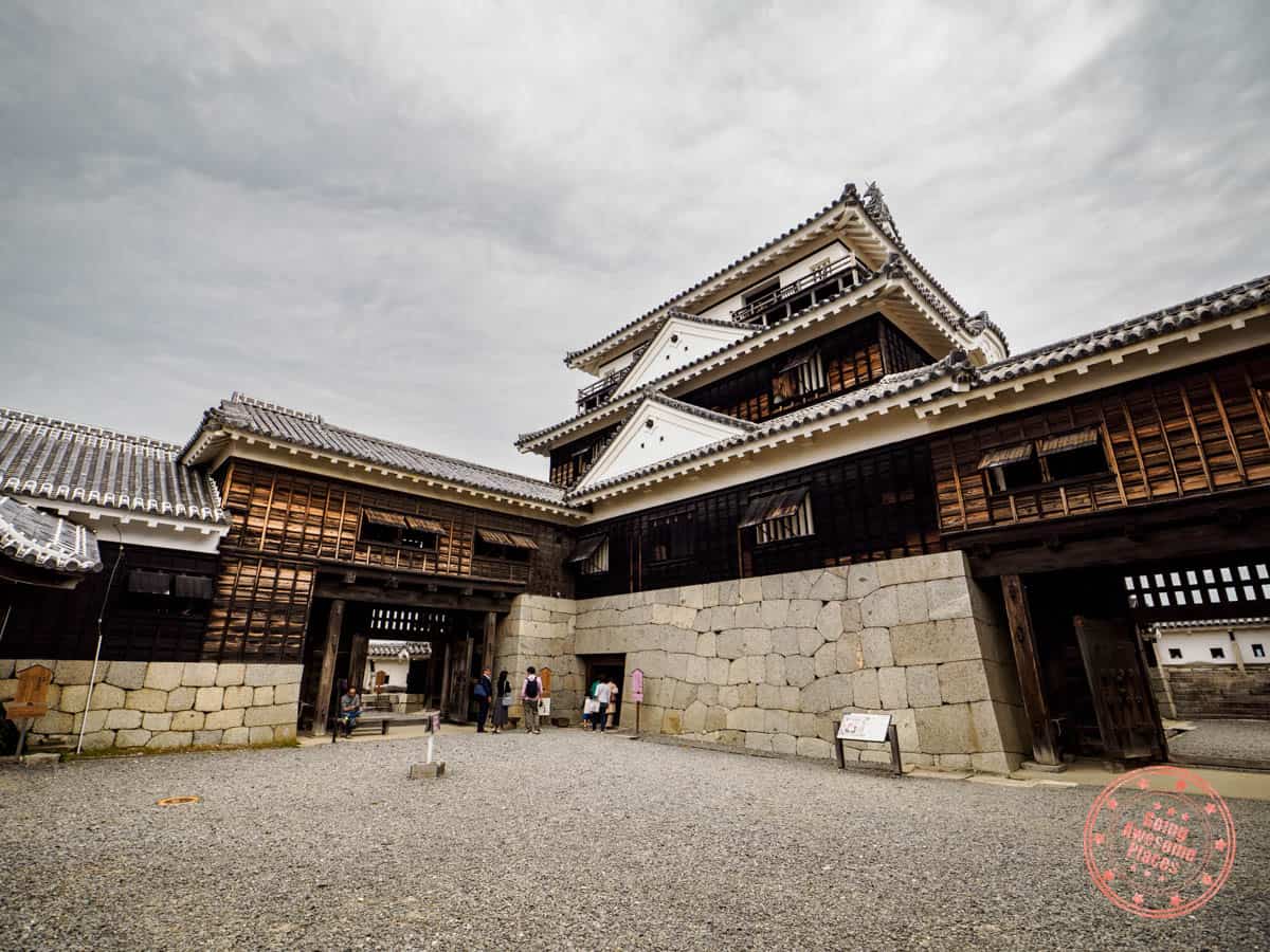 matsuyama castle honmaru main tower tenshu courtyard