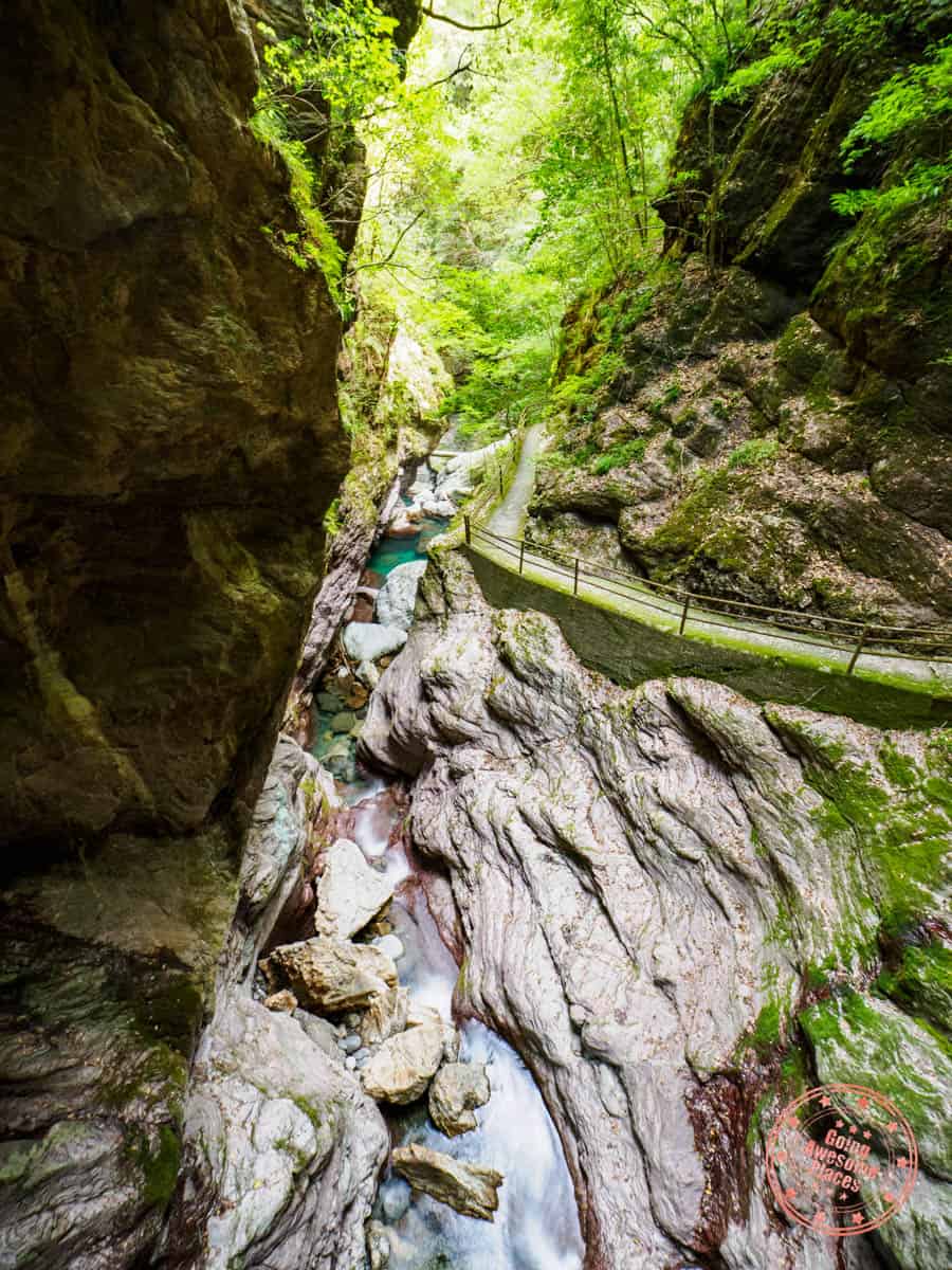 nakatsu gorge hiking course path