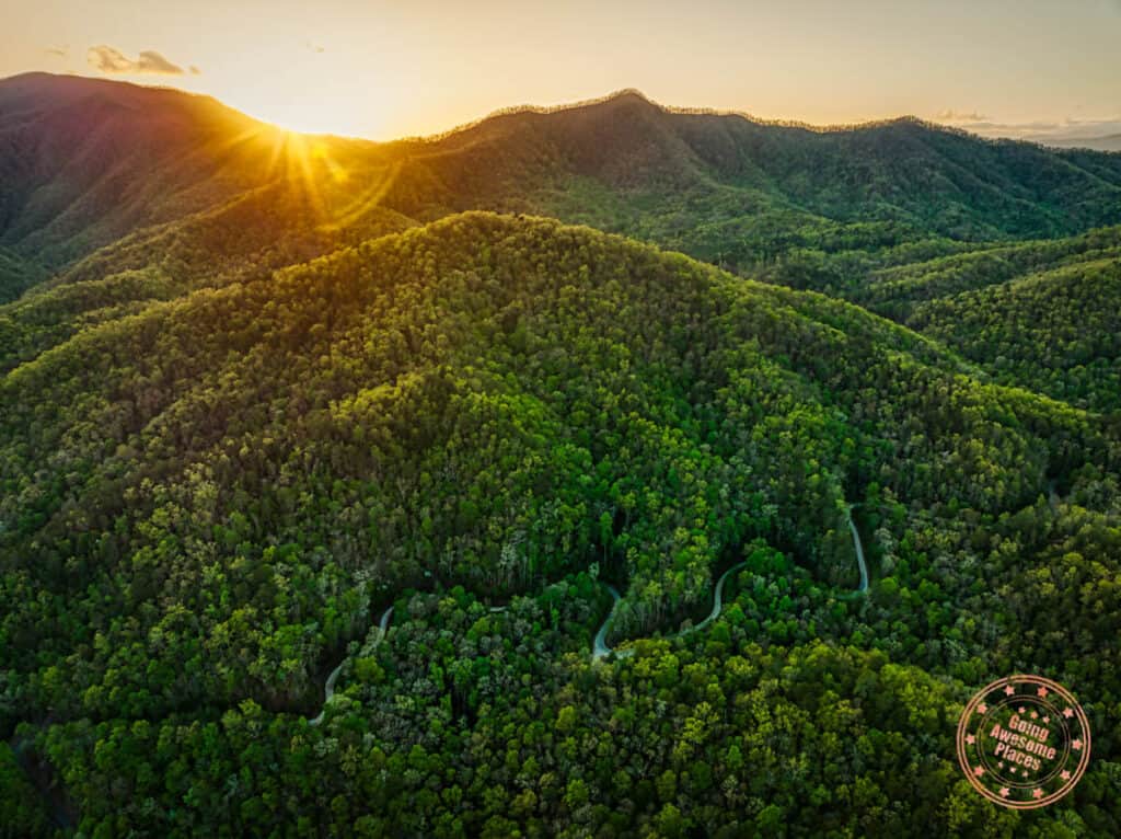 winding road in the nantahala national forest in the 6 day great smoky mountains itinerary