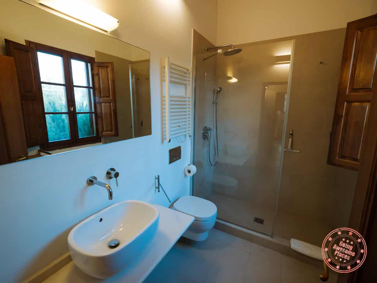 l'oliveta at montebuoni bathroom and shower