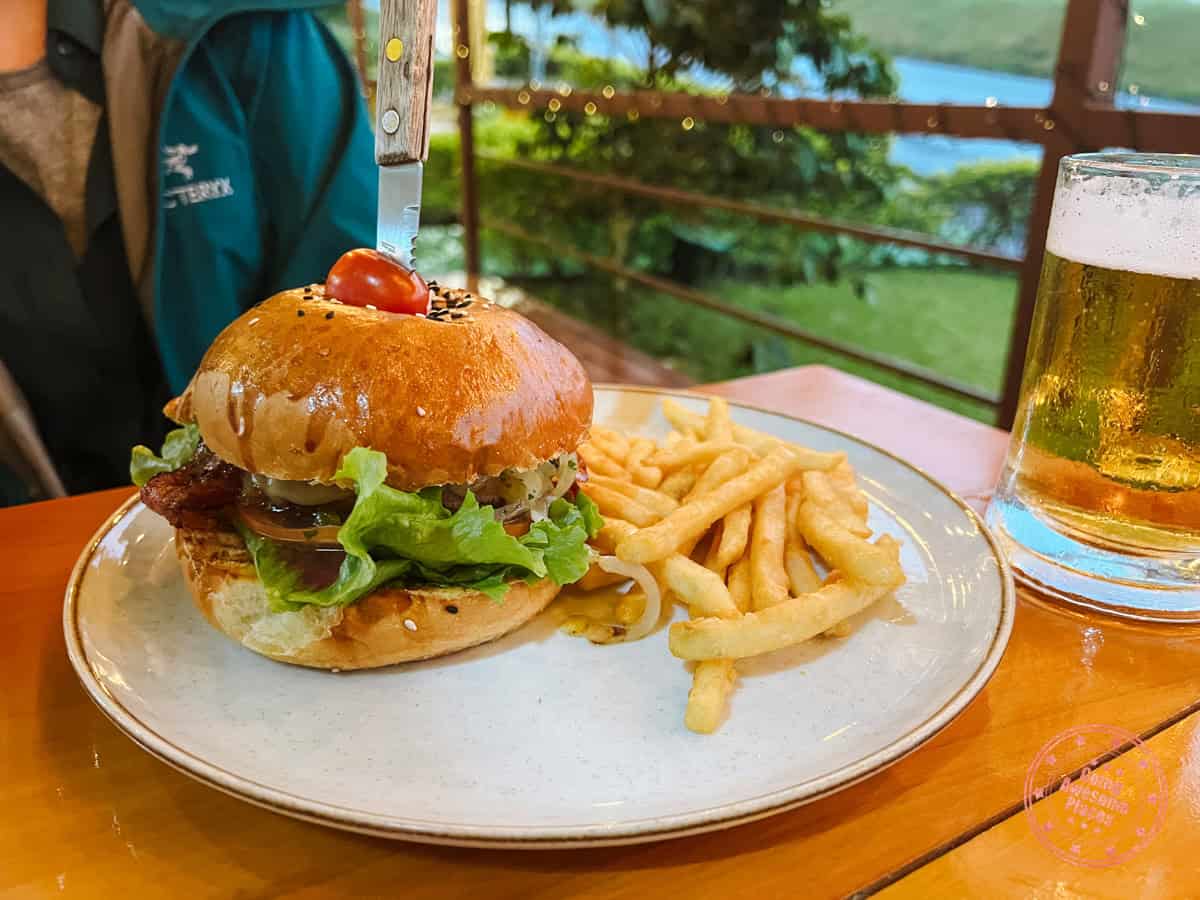 restaurante choco cafe burger for dinner