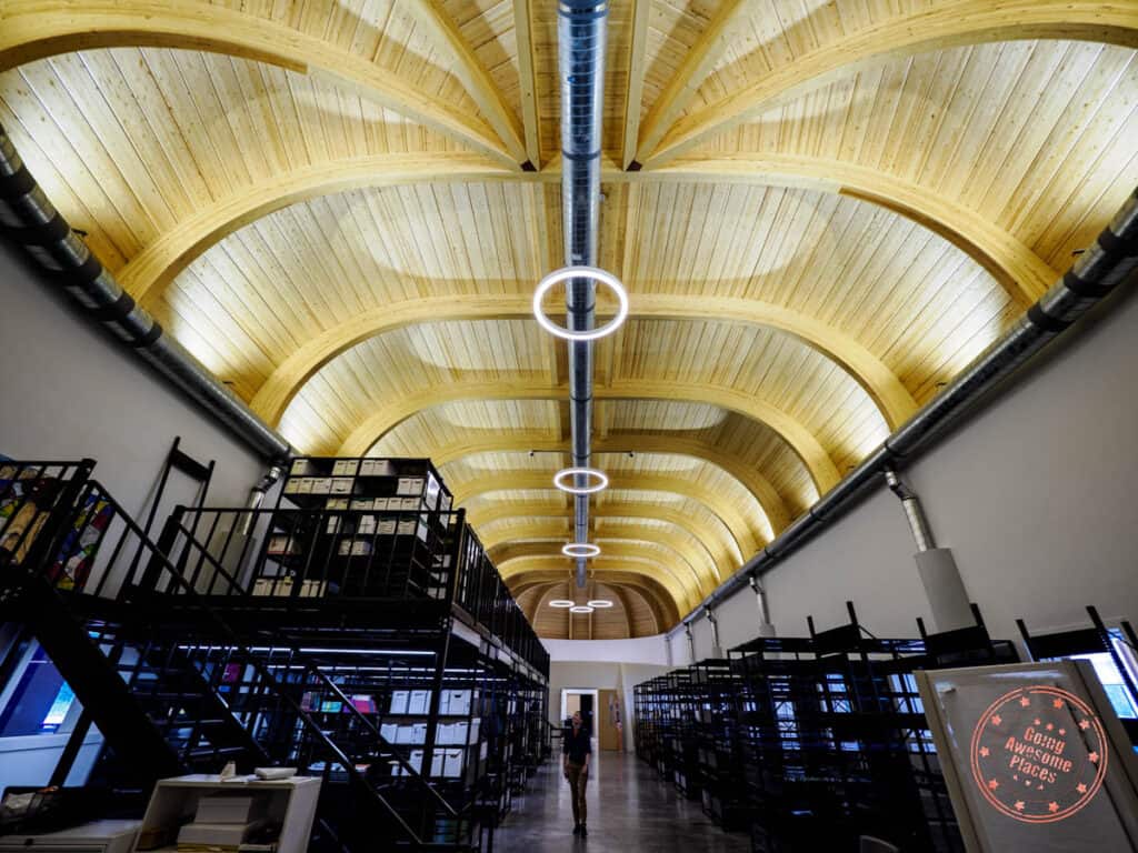 shingwauk kinnomaage gamig indigenous university library interior