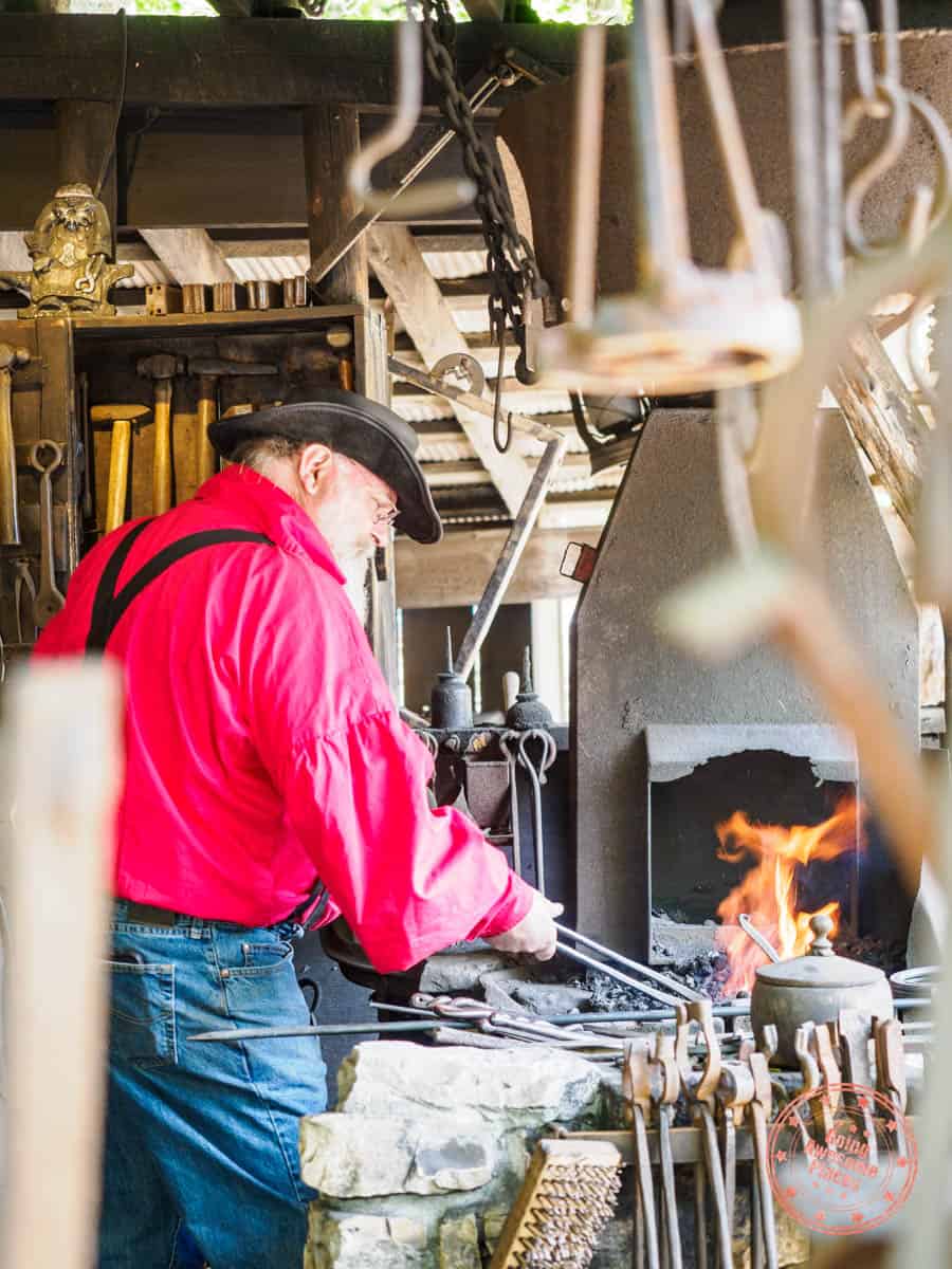 silver dollar city blacksmith craftsmen demonstration
