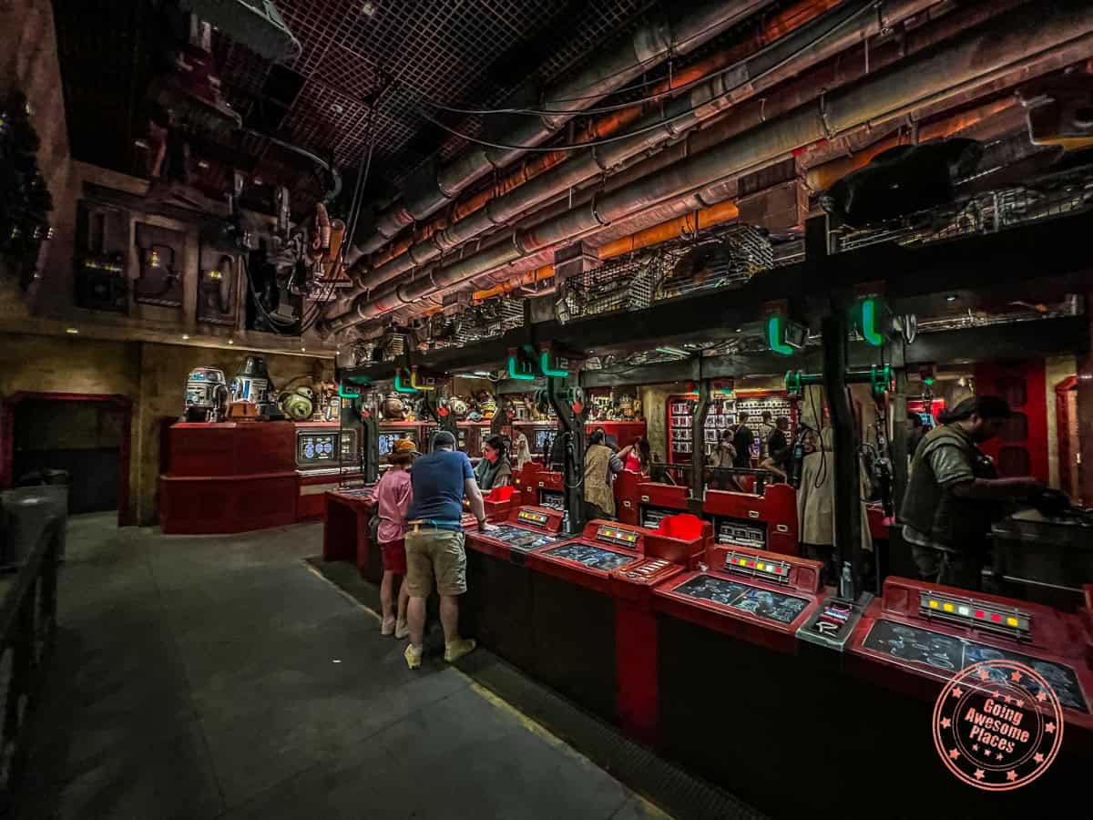 star wars galaxy's edge droid depot workshop interior