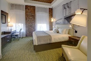 where to stay in new york the brooklyn standard king room with windows and desk