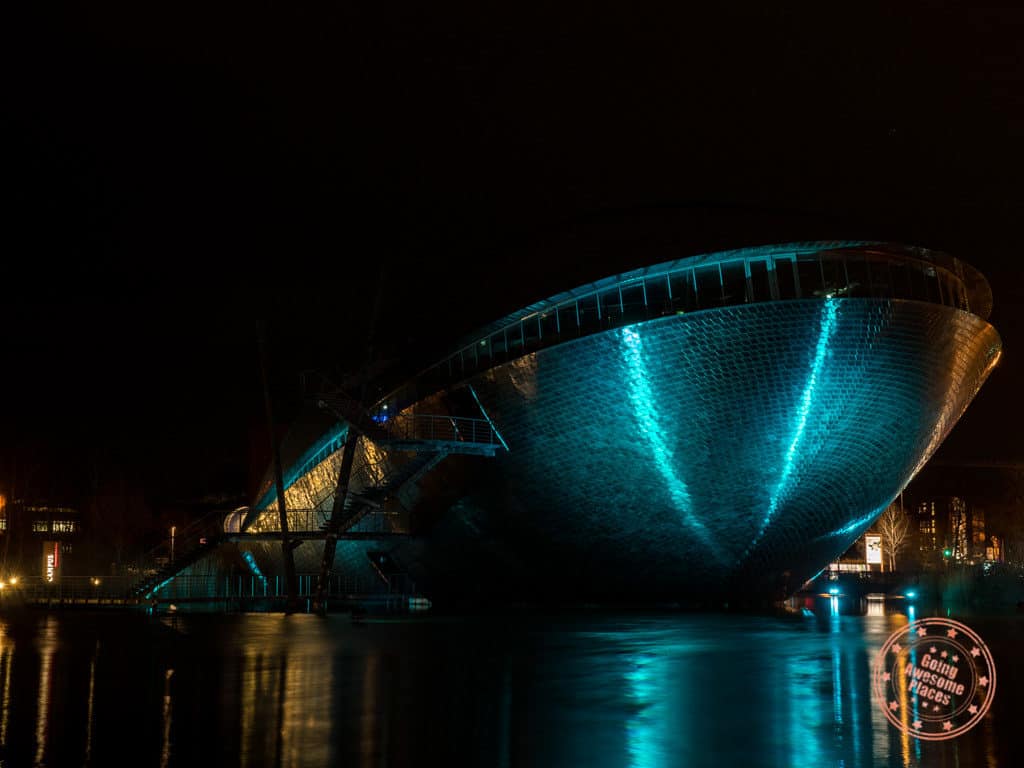 universum bremen at night photoshoot