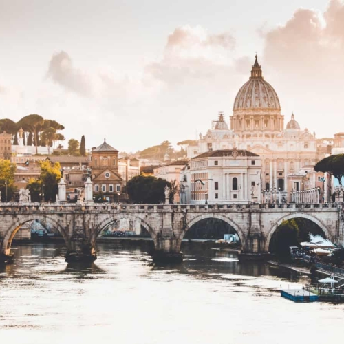 where to stay in rome city over lake